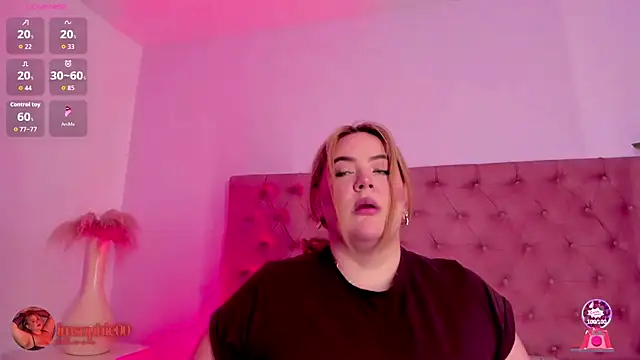 Snapshot of sophiarossee_ chatting on 09.22.25 sophiarossee online show from 09.22.25