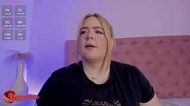 Snapshot of sophiarossee_ chatting on 11.18.25 sophiarossee online show from 11.18.25