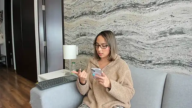 Sophi  a online show from 03.05.25