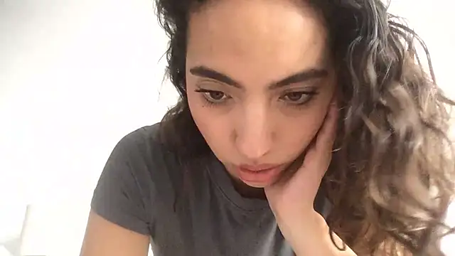 Snapshot of Sophi__a chatting on 05.05.26 Sophi a online show from 05.05.26