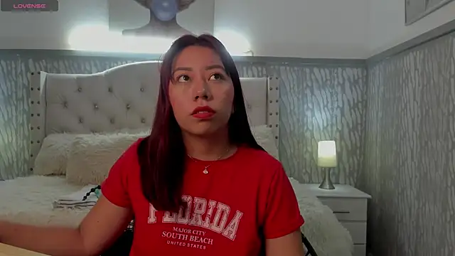 Snapshot of sexylaurita chatting on 05.08.26 sexylaurita online show from 05.08.26