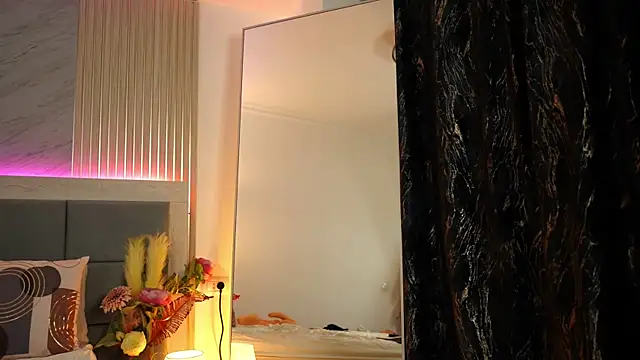 MiaCharm online show from 10.30.25