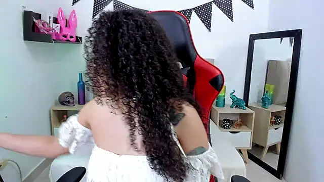 Snapshot of Zoe_Gruber chatting on 12.17.24 Zoe Gruber online show from 12.17.24