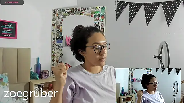 Snapshot of Zoe_Gruber chatting on 01.13.25 Zoe Gruber online show from 01.13.25