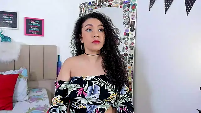 Snapshot of Zoe_Gruber chatting on 01.16.25 Zoe Gruber online show from 01.16.25