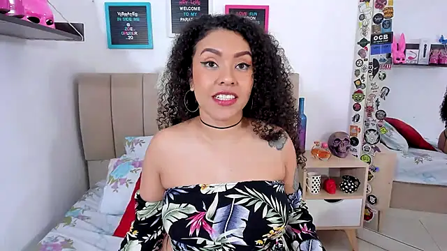 Snapshot of Zoe_Gruber chatting on 01.17.25 Zoe Gruber online show from 01.17.25