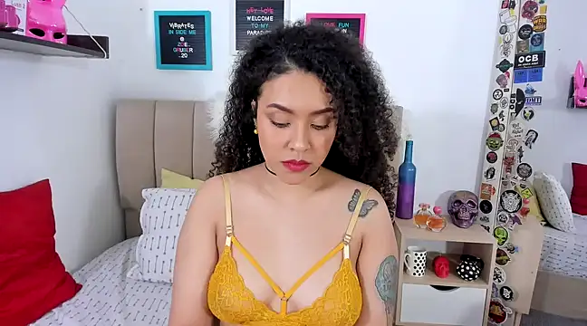 Snapshot of Zoe_Gruber chatting on 01.25.25 Zoe Gruber online show from 01.25.25