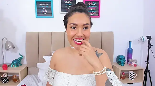 Snapshot of Zoe_Gruber chatting on 03.10.25 Zoe Gruber online show from 03.10.25