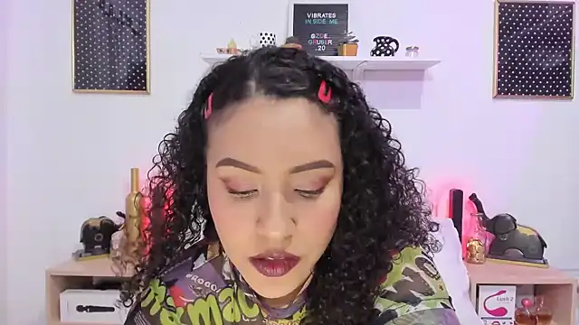 Snapshot of Zoe_Gruber chatting on 10.16.25 Zoe Gruber online show from 10.16.25