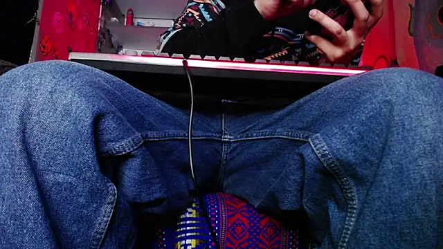 zacwatson  online show from 10.08.25