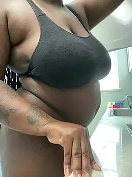 Snapshot of fantasygyal chatting on 06.24.26 fantasygyal online show from 06.24.26