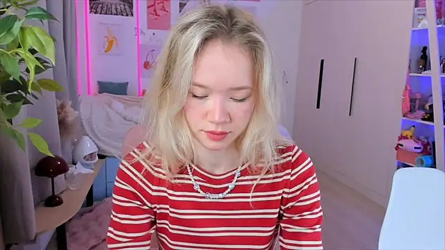 Snapshot of Lily_Young chatting on 02.23.26 Lily Young online show from 02.23.26