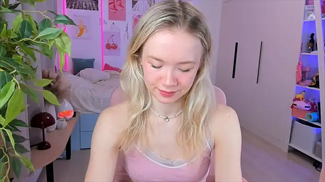 Snapshot of Lily_Young chatting on 02.24.26 Lily Young online show from 02.24.26