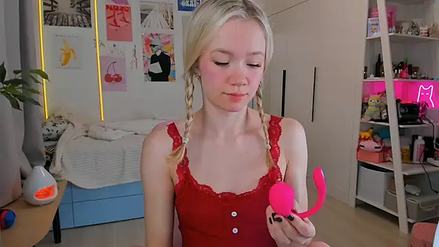 Lily Young online show from 03.20.26