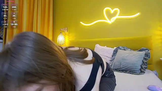 Snapshot of lessysweety chatting on 02.17.26 lessysweety online show from 02.17.26