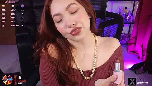 Snapshot of LilyVelvett chatting on 01.17.25 LilyVelvett online show from 01.17.25