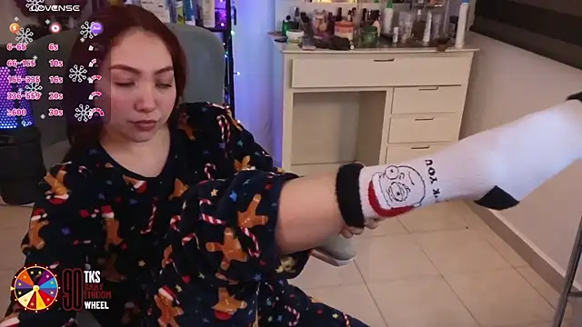 LilyVelvett online show from 12.16.25