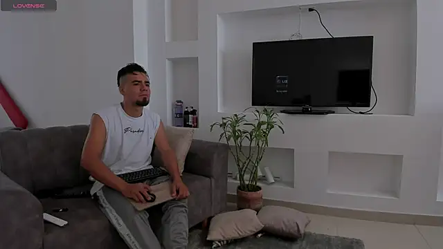 PittAndLunaa online show from 04.12.26