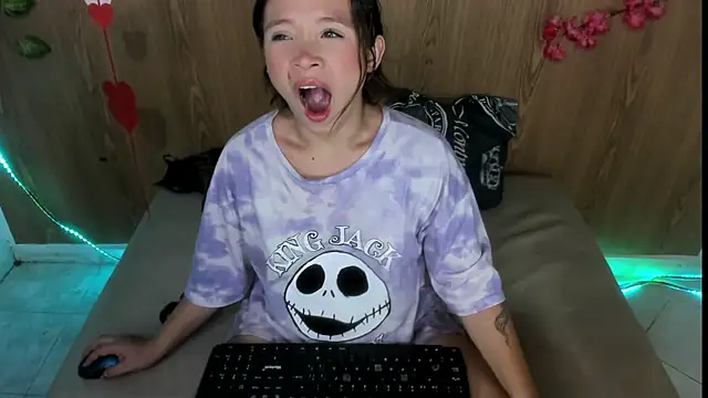 jenelotizz06 online show from 10.24.25