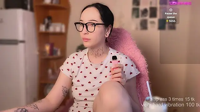 Snapshot of AnastasiaSun chatting on 02.10.25 AnastasiaSun online show from 02.10.25