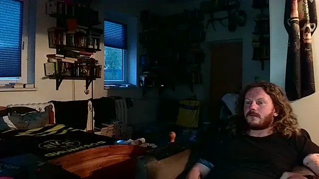 Snapshot of sunr1sa chatting on 10.20.25 sunr1sa online show from 10.20.25