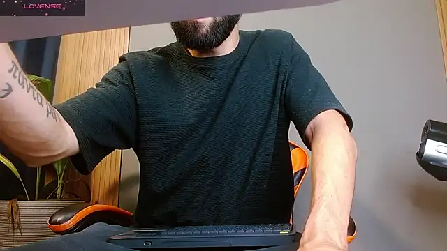 Snapshot of Mr_WhiteCock chatting on 11.02.25 Mr WhiteCock online show from 11.02.25