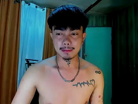 Snapshot of cutievrinx chatting on 11.26.25 cutievrinx online show from 11.26.25