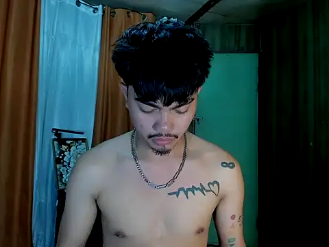 Snapshot of cutievrinx chatting on 11.27.25 cutievrinx online show from 11.27.25