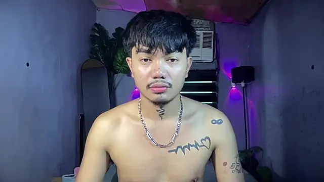 Snapshot of cutievrinx chatting on 12.02.25 cutievrinx online show from 12.02.25