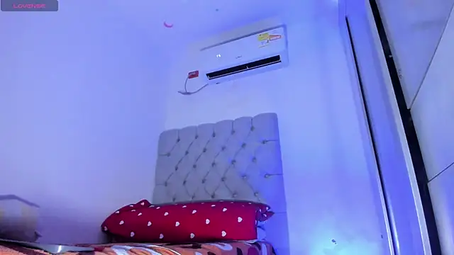 Snapshot of juande_24 chatting on 09.17.25 juande 24 online show from 09.17.25