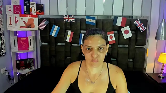 Snapshot of KatteMoss chatting on 06.13.26 KatteMoss online show from 06.13.26