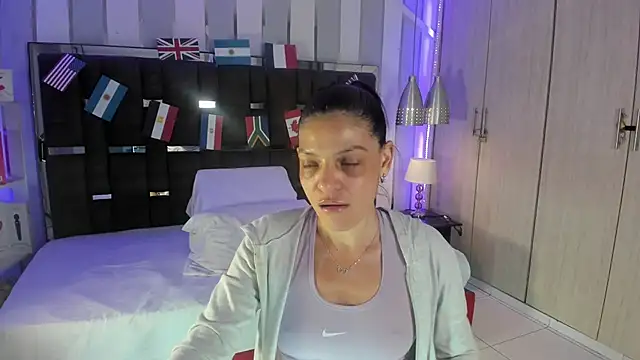 Snapshot of KatteMoss chatting on 06.17.26 KatteMoss online show from 06.17.26