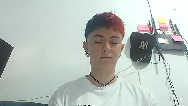 Snapshot of tomboyblue chatting on 01.11.25 tomboyblue online show from 01.11.25