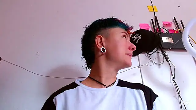 Snapshot of tomboyblue chatting on 02.06.25 tomboyblue online show from 02.06.25