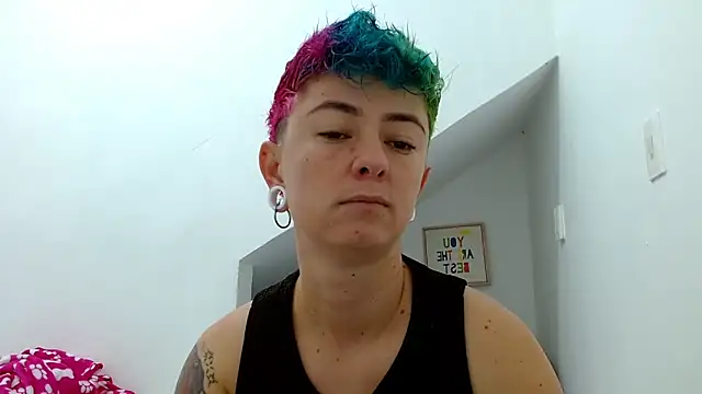 Snapshot of tomboyblue chatting on 11.05.25 tomboyblue online show from 11.05.25