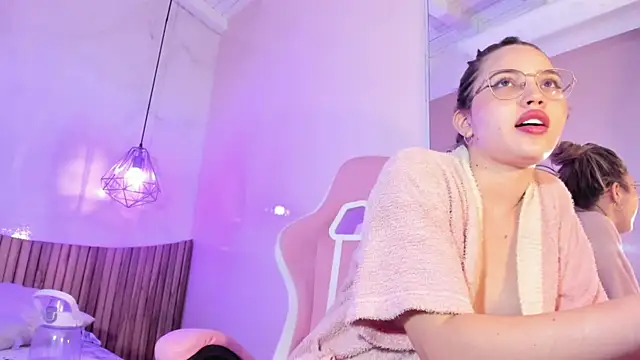 Snapshot of Ary1_ chatting on 03.21.25 Ary1 online show from 03.21.25