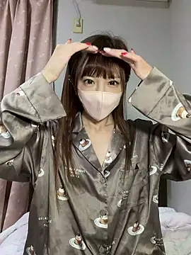 Snapshot of shihori_s2 chatting on 12.15.25 shihori s2 online show from 12.15.25