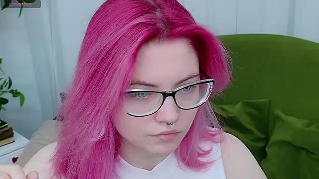 Lisa Adam online show from 12.05.25