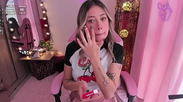 Snapshot of violet_ch chatting on 01.30.25 violet ch online show from 01.30.25