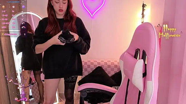 Snapshot of violet_ch chatting on 10.13.25 violet ch online show from 10.13.25