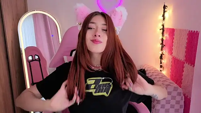 Snapshot of violet_ch chatting on 10.15.25 violet ch online show from 10.15.25