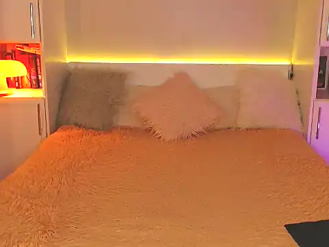 Snapshot of Leaaaaaaaaa chatting on 09.18.25 Leaaaaaaaaa online show from 09.18.25