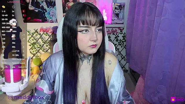 Snapshot of MaddyFooxx chatting on 04.18.26 MaddyFooxx online show from 04.18.26