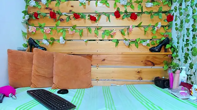 daniela casallas  online show from 03.11.25