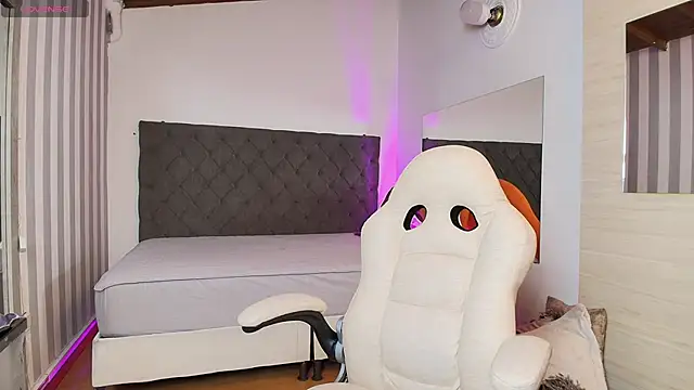 Snapshot of rebeca_cortez_ chatting on 02.04.25 rebeca cortez online show from 02.04.25