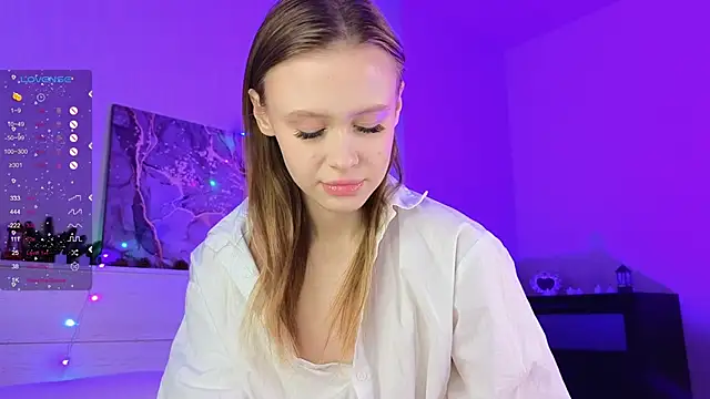 Snapshot of TaraSims chatting on 01.10.25 TaraSims online show from 01.10.25