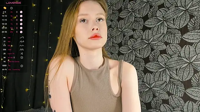 Snapshot of TaraSims chatting on 01.31.25 TaraSims online show from 01.31.25