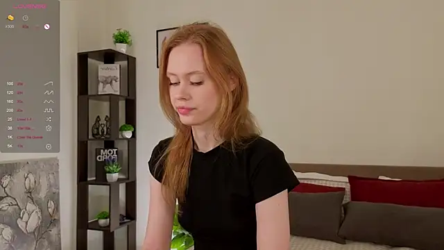 Snapshot of TaraSims chatting on 09.20.25 TaraSims online show from 09.20.25