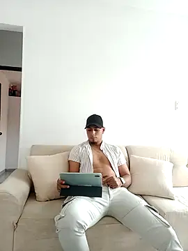 Snapshot of bonehur chatting on 10.21.25 bonehur online show from 10.21.25