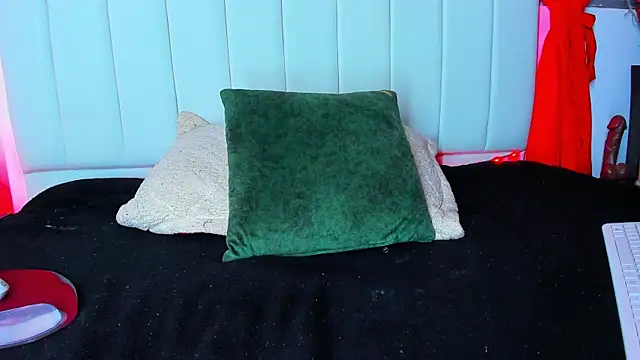 caro lyne  online show from 09.15.25